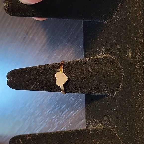 🤎 Goldtone Heart Ring - Picture 2 of 6